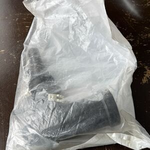 Eaton Loadbreak Elbow W/ Test Point LE215CC00T 15KV Class 200A 8.3/14.4KV